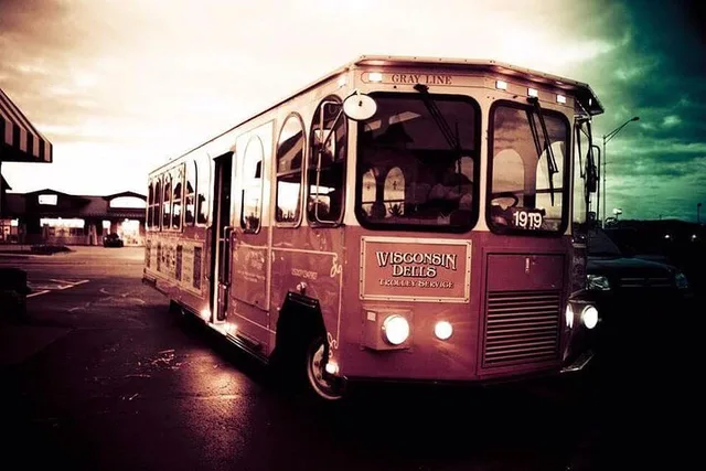 Wisconsin Dells Haunted History Trolley Tour 90 min - Image 1