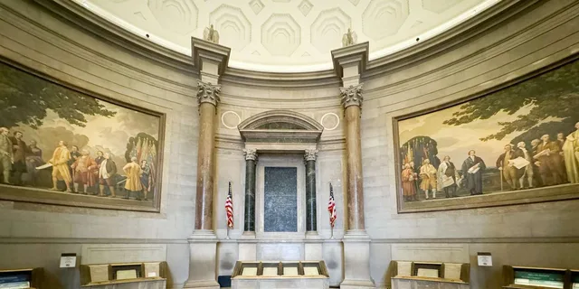 Washington D.C. National Archives Guided Tour - Image 3