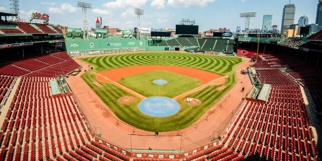 Boston Fenway Park Guided Ballpark Tour - Image 1