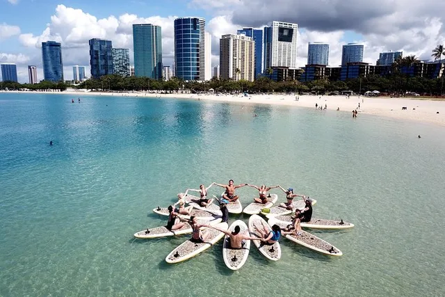 Honolulu Paddleboard Yoga Class 75 min - Image 2