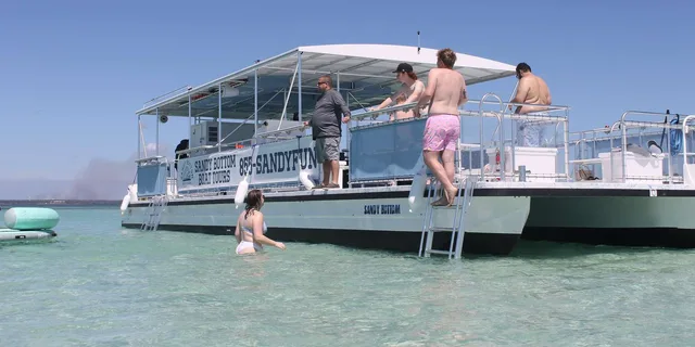 Destin Crab Island Adventure Boat Tour - Image 4