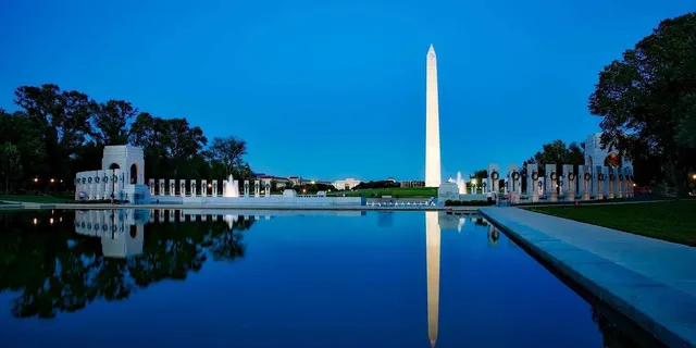 Washington, D.C. Monuments & Memorials Night Walking Tour - Image 2