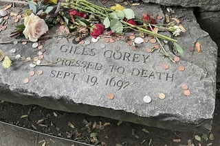Salem Ghost Tour with Free Ghost Hunting Gear 1 hr
