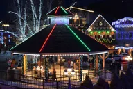 Leavenworth Village of Lights Festival thumbnail 6