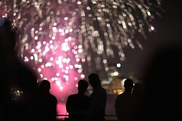 Chicago Fireworks Dinner Cruise - Image 6