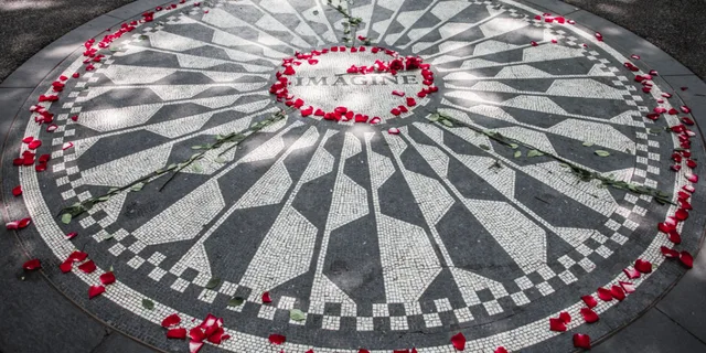 New York City Central Park TV & Movie Sites Walking Tour - Image 5