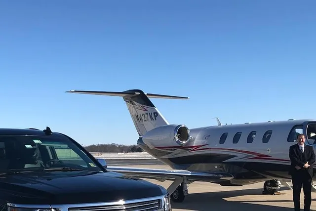 New York City Chauffeur Car Service to LaGuardia Airport - Image 6