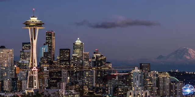 Vancouver Seattle Day Trip with Guided City Tour - Image 1