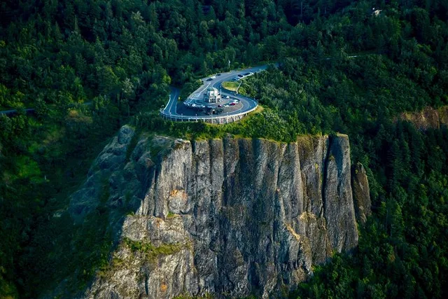 Portland Airplane Tour of Columbia River Gorge - Image 2