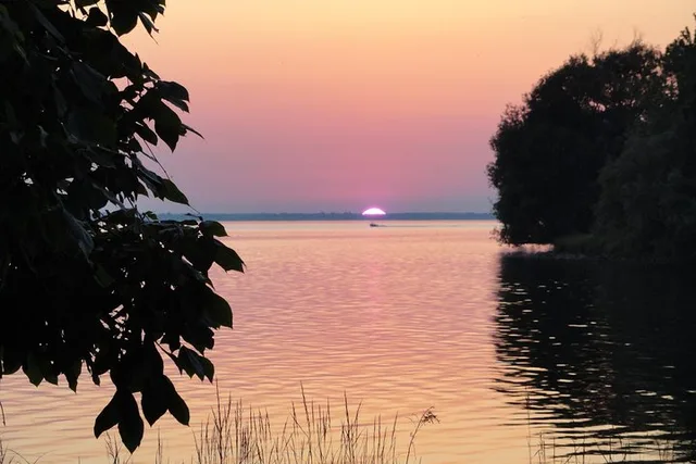 Niagara River Kayak Tour at Sunset - Image 1
