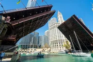 Chicago Walking Tour and Boat Cruise thumbnail 6