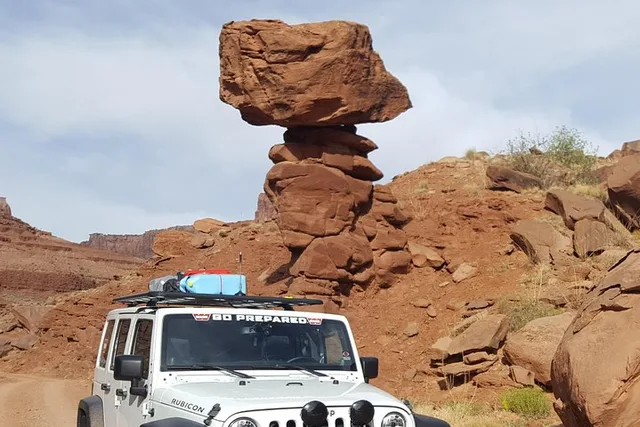 Moab Canyon SUV Drive - Image 3