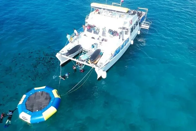 Honolulu Catamaran Charter with E Sea Diver 3 hr - Image 2