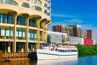 Chicago River Architecture Tour thumbnail 3