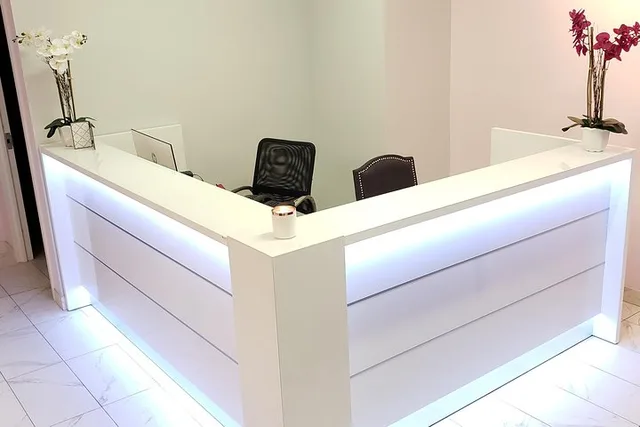 New York Couples Massage and Facial with Champagne 90 min - Image 3