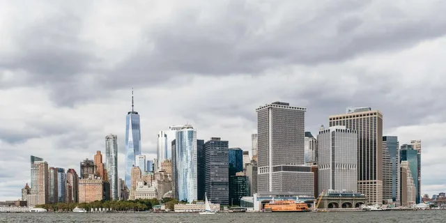 New York City Holiday Lights Cruise - Image 6