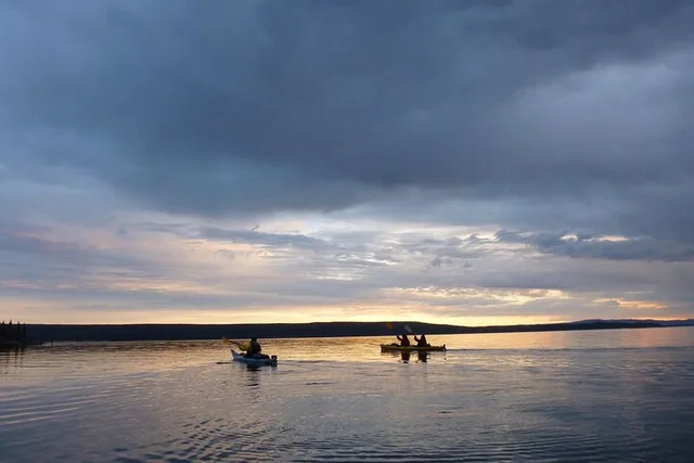 Yellowstone Lake Paddle Tour - Image 3