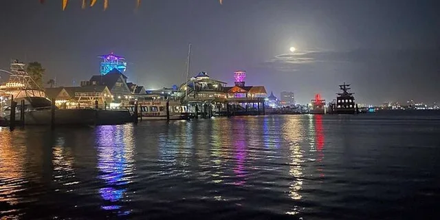 Destin Tiki Bar Cruise to Crab Island 3 hr - Image 1