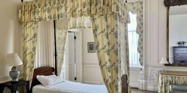 Boston Hollywood & History Tour at Crane Estate - Image 3