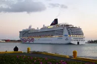 Honolulu Harbor Cruise Transfer by Luxury Vehicle thumbnail 2