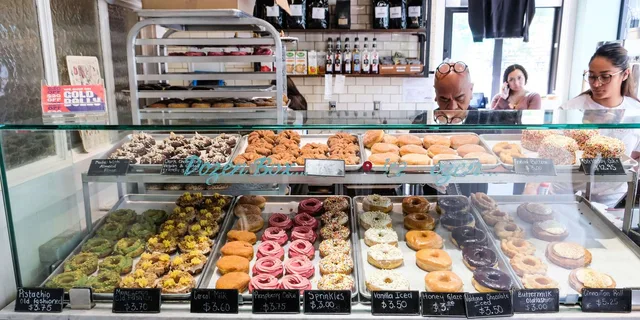 Chicago Donut Tour in Downtown - 2 hr - Image 1