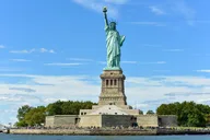Manhattan Speedboat Tour for Up to 12 Passengers thumbnail 3