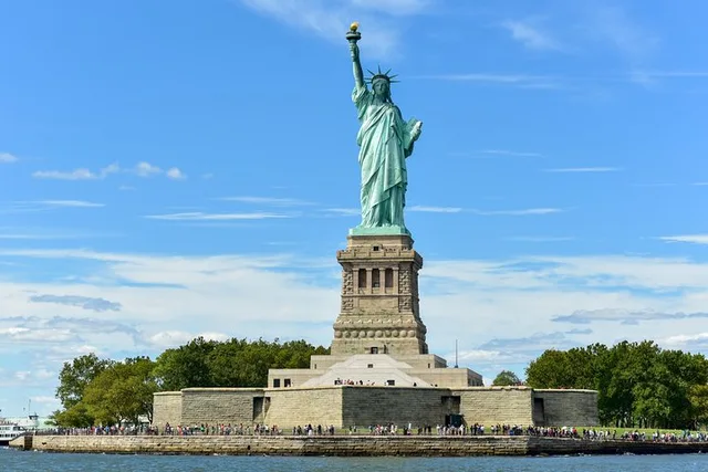 Manhattan Speedboat Tour for Up to 12 Passengers - Image 3