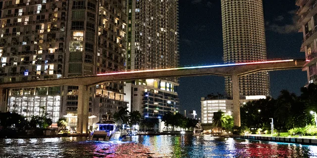 Miami City Lights Boat Tour with Champagne 1.5 hr - Image 6