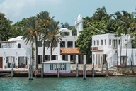 Miami Boat Tour: Mansions & Skyline thumbnail 3