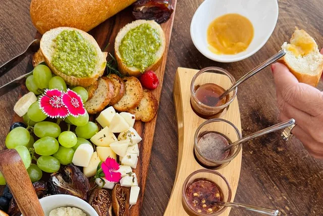 Hawaii Honey Tasting Experience - Image 3