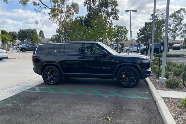 Las Vegas Private Electric SUV Airport Transfer - Image 3