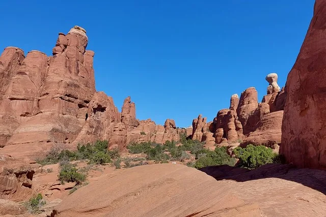 Moab 4x4 Off-Road Canyons and Hidden Arches Hike - Image 2