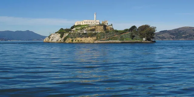 San Francisco Alcatraz and Golden Gate Bike Tour - Image 3