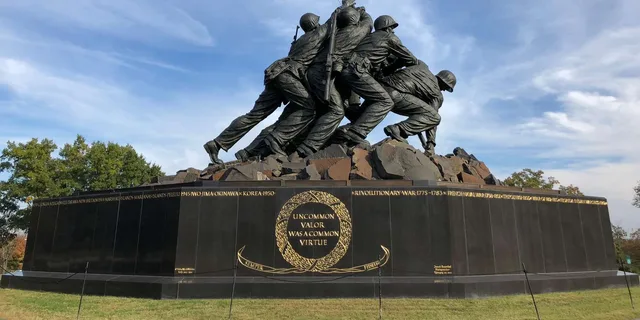 Washington DC Private Day Tour for up to 10 Guests - Image 6