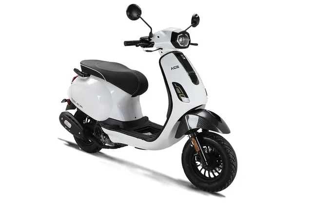 Miami Beach Retro Scooter Rental - Image 3