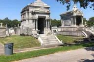New Orleans City and Cemetery Bus Tour 2 hr 15 min thumbnail 2