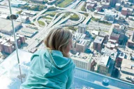 Chicago Skydeck Willis Tower Experience thumbnail 4