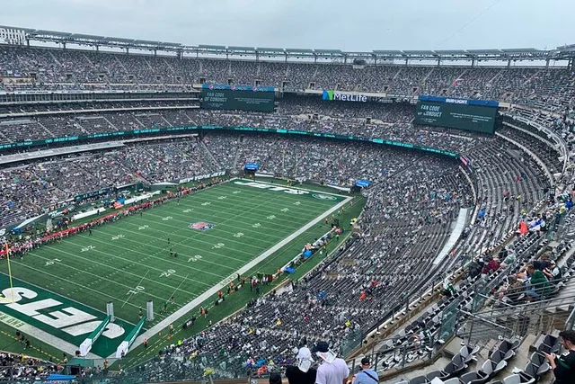 New York Jets Football Game at MetLife Stadium - Image 4