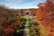New York Chuang Yen & Woodbury Day Tour thumbnail 1