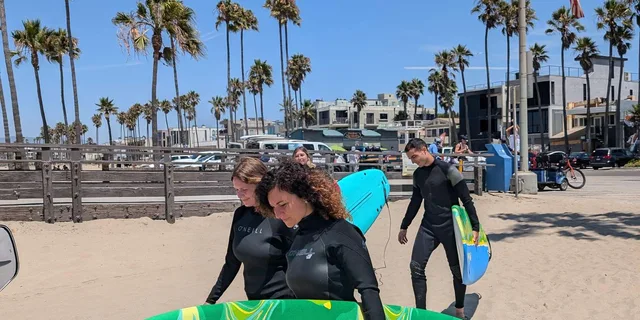 Venice Beach Surf Lesson - Image 3