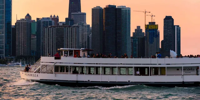 Chicago Lake Michigan Sunset Cruise - Image 4