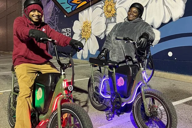 Dallas Night Sightseeing E-Bike Tour 2 hr - Image 3