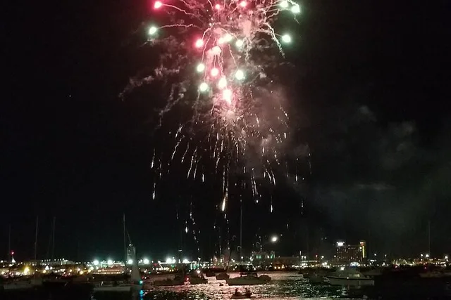 Boston Fireworks Cruise 150 min - Image 2