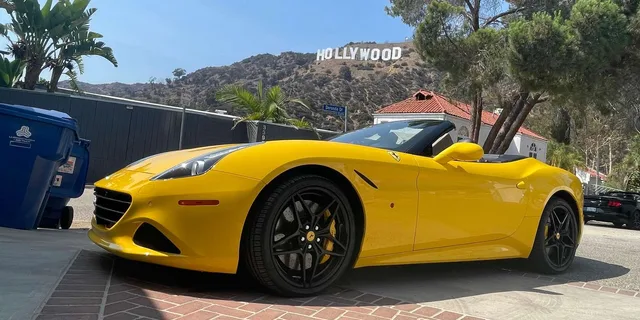 Los Angeles Ferrari and Hollywood Sign Tour - Image 3
