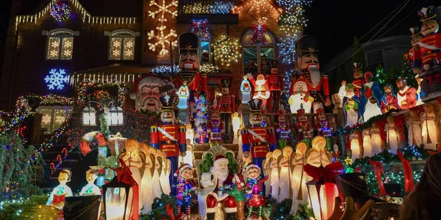 New York Dyker Heights Christmas Lights Tour 5 hr - Image 2