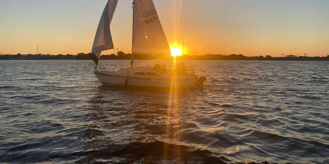 Orlando Sunset Sailing Tour on Lake Fairview - Image 4