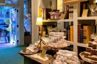 Savannah History Walking Tour with Coffee and Chocolate thumbnail 2