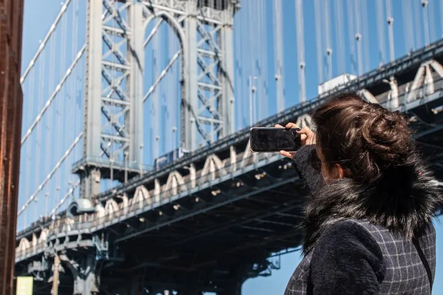 Brooklyn Bridge Walking Tour in DUMBO - Image 4