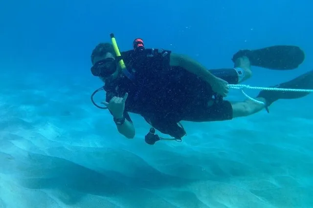 Kailua Bay Shipwreck Dive - Image 3