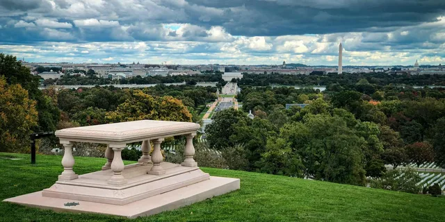 Arlington Cemetery Guard Ceremony & Iwo Jima Memorial Tour 2.5 hr - Image 3